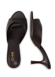 Ciemnobrązowe skórzane klapki damskie BUTYD-1272-1I(W26),widok produktu z góry na białym tle.