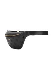 Czarna nerka damska z monogramem TOREC-1158-9P(W26), widok produktu skosem na białym tle.