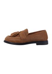Zamszowe mokasyny damskie w kolorze koniaku BUTYD-1331-1F(Z26), widok produktu z boku na białym tle.
