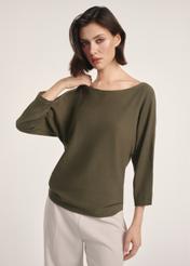 Bluzka damska w kolorze khaki BLUDT-0178-54(Z25), produkt widoczny od przodu na modelce, widoczne pół sylwetki.