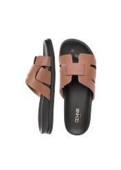 Camelowe skórzane klapki damskie BUTYD-1163-1D(W26), widok produktu z góry na białym tle.