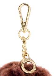 Bordowy brelok pompon BRELOK-117A-49(Z25), zbliżenie na detal produktu, widok na białym tle.