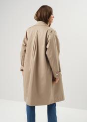 Ocieplany  beżowy płaszcz damski oversize KURDT-0423-81(Z23)