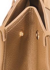 Duża torebka shopper camelowa TOREC-0977A-24(Z25), zbliżenie na detal produktu, widok na białym tle.