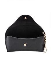 Czarne etui na okulary POREC-0435-99(W26), widok produktu w środku na białym tle.