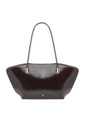 Brązowa torebka damska na ramię TOREC-1237-1I(W26), widok produktu z przodu na białym tle.