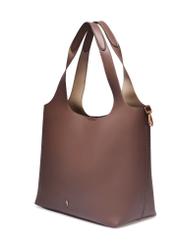 Brązowa torebka shopper damska TOREC-1259-1H(Z26), widok produktu skosem na białym tle. 