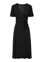 Czarna sukienka wiązana w pasie SUKDT-0183-99(W24)