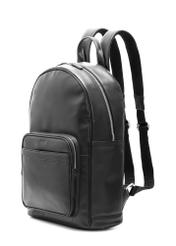 Czarny skórzany plecak męski TORMS-0472-99(Z25), widok produktu skosem na białym tle.