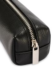 Czarne skórzane etui PORMS-0690-9I(W26) - zbliżenie na detal, na białym tle. 