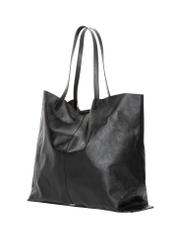 Czarna duża skórzana torebka shopper TORES-1354-99(Z26), widok produktu skosem na białym tle.