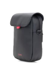 Mała czarna listonoszka męska TORMN-0399-9J(W26), widok produktu skosem na białym tle.