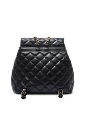 Czarny pikowany plecak damski TOREC-1115-99(W26) - widok produktu z tyłu, na białym tle.  