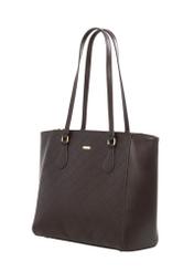 Brązowa shopperka damska z monogramem TOREC-1291-1I(Z26), widok produktu skosem na białym tle.