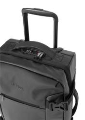 Walizka mała na kółkach WALNY-0047-99-19(W26) - zbliżenie na detal, na białym tle.