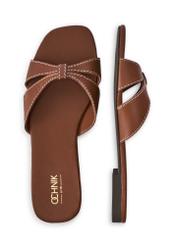 Camelowe skórzane klapki damskie BUTYD-1227-1D(W26), widok produktu z góry na białym tle.