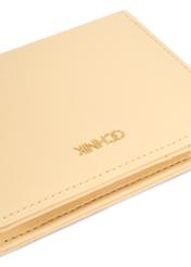 Mały jasnożółty portfel damski POREC-0415-2A(W26), zbliżenie na detal produktu na białym tle.