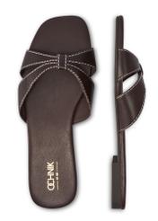 Ciemnobrązowe skórzane klapki damskie BUTYD-1227-1I(W26), widok produktu z góry na białym tle.