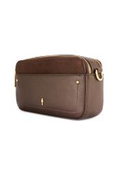 Mała brązowa torebka damska TOREC-1173-1I(W26), widok produktu skosem na białym tle.