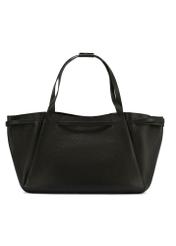 Skórzana torebka shopper w kolorze czarnym TORES-1207-9I(W26) - widok produktu z tyłu, na białym tle.