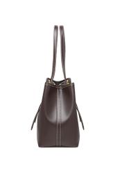 Brązowa duża torebka shopper TOREC-1381-1H(Z26), widok produktu z boku na białym tle.
