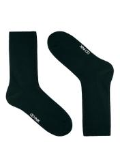 Zielone bawełniane skarpety męskie SKAMT-0207-8C(Z26), widok produktu od przodu na białym tle.