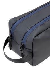 Czarna kosmetyczka męska TORMN-0394-9J(W26) - zbliżenie na detal, na białym tle. 