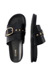 Czarne skórzane klapki damskie BUTYD-1269-99(W26), widok produktu z góry na białym tle. 