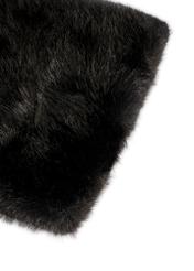 Czarny zimowy szalik damski SZADF-0035-99(Z25)- zbliżenie na detal, na białym tle.