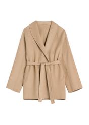 Camelowy płaszcz damski z wełną PLADT-0074-1D(W26), widok produktu z przodu na białym tle.