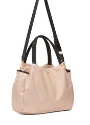 Pudroworóżowa torba dla mamy TOREN-0308-5A(W26) - widok produktu po skosie na białym tle. 