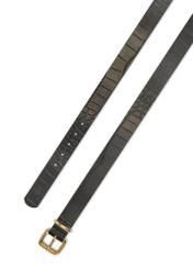 Czarny skórzany pasek damski croco PASDS-0312A-97(Z25), widok na klamrę produktu na białym tle.