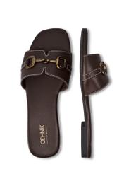 Skórzane klapki damskie w kolorze ciemnobrązowym BUTYD-1273-1I(W26), widok produktu z góry na białym tle.