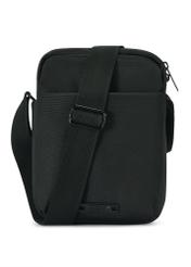 Czarna męska saszetka TORMN-0366-99(Z25), widok produktu od przodu na białym tle.