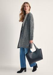 Czarna duża skórzana torebka shopper TORES-1140-99(Z25), widok produktu w dłoni modelki na jasnym tle.