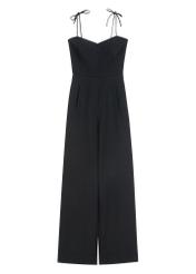 Czarny kombinezon damski KOBDT-0011-99(W26), widok produktu z przodu, na białym tle. 