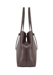 Duża brązowa torebka shopper TOREC-0995A-89(Z25), widok produktu od boku na białym tle.