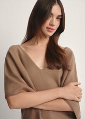 Camelowa bluzka damska BLUDT-0201-1D(W26), widok produktu od przodu na modelce, widoczna połowa sylwetki.-02