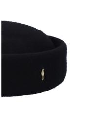 Czapka damska w stylu toczka CZADT-0235-99(Z26) - zbliżenie na detal, na białym tle. 