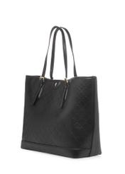 Czarna torebka shopper z monogramem TOREC-1181-9P(W26), widok produktu skosem na białym tle.