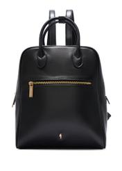 Czarny plecak damski z imitacji skóry TOREC-1129-99(W26), widok produktu z przodu na białym tle.