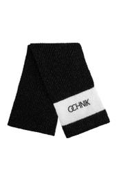 Czarny szalik damski z logo OCHNIK SZADT-0125A-99(Z25), widok produktu od przodu na białym tle.