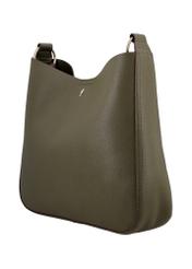 Zielona torebka damska hobo TOREC-1257-8B(Z26). Widok produktu skosem na białym tle.