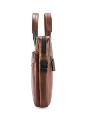 Brązowa skórzana torba męska TORMS-0488-1H(W26) - widok produktu z boku, na białym tle. 