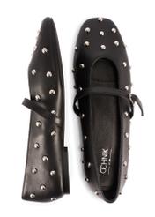 Czarne skórzane baleriny damskie z dżetami BUTYD-1235-99(W26), widok produktu z góry na białym tle.