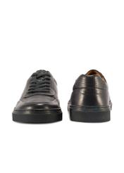 Skórzane sneakersy męskie w kolorze granatowym BUTYM-0484-7E(W26) - widok produktu z przodu i z tyłu, na białym tle. 