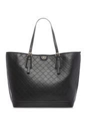 Czarna torebka shopper z monogramem TOREC-1181-9P(W26), widok produktu z przodu na białym tle.