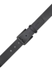 Czarny skórzany pasek męski PASMS-0279-99(W26) - widok produktu z góry, na białym tle. 