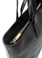 Czarna torebka damska shopper TOREC-1204-99(W26), zbliżenie na detal produktu na białym tle.