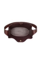 Ciemnobrązowa torebka damska z imitacji skóry TOREC-1214-1H(W26), widok produktu w środku na białym tle.